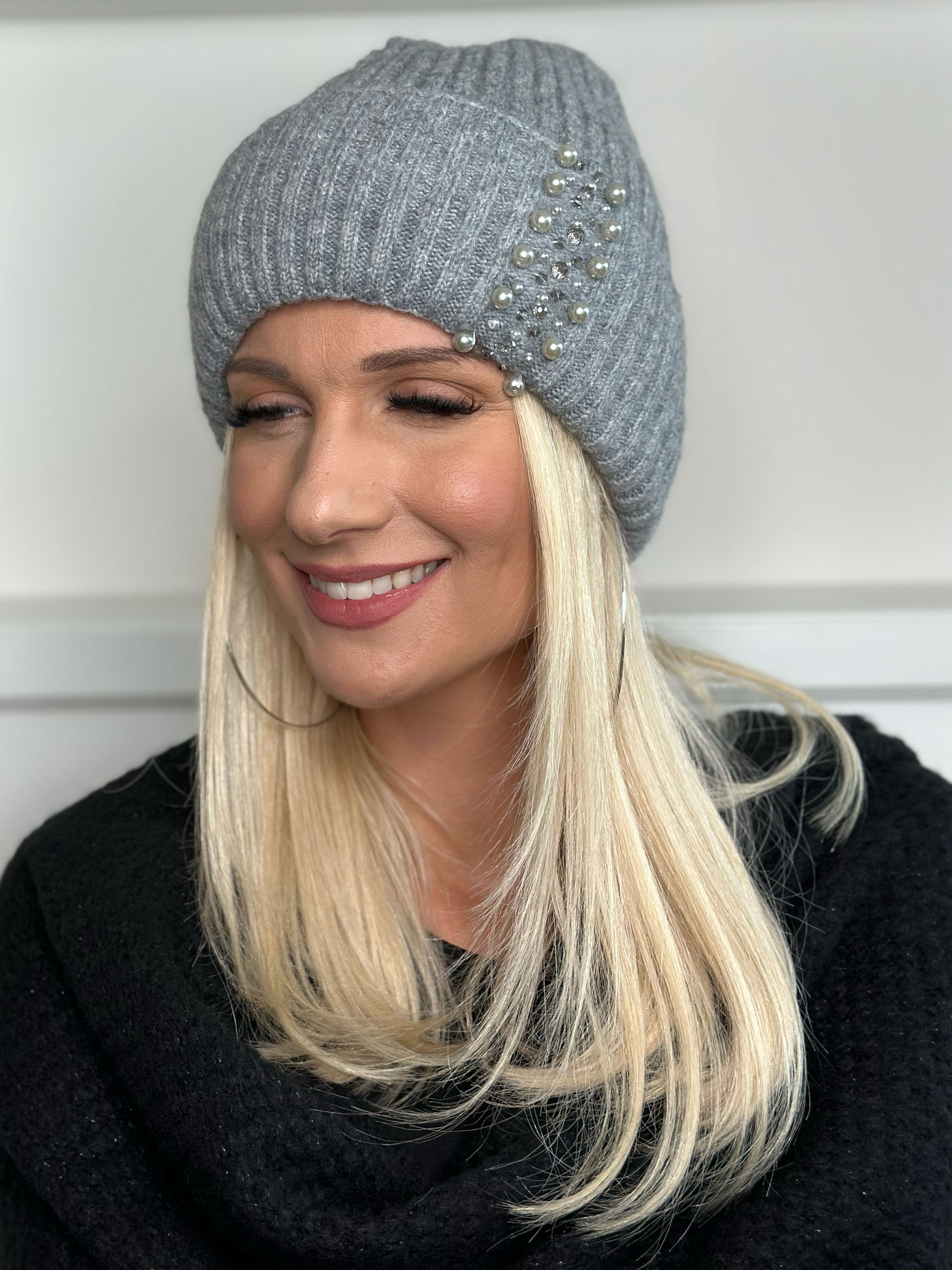 Yusra - Snygg mjuk mössa med pärlor